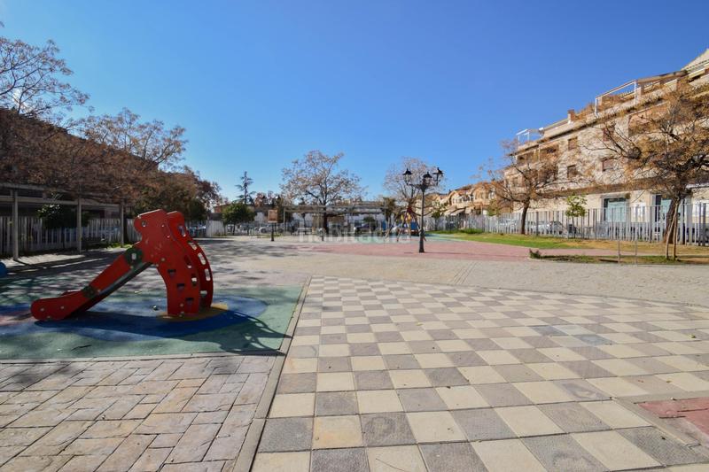 Foto baa03a85-6dd5-4e7d-bd5e-a475af6cac89. Casa adossada amb aparcament a Atarfe