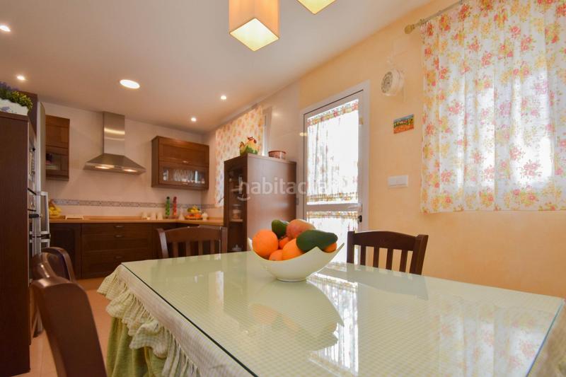 Foto eea7f723-3331-4c2a-9c9a-14a6413e8d7f. Casa adossada amb aparcament a Atarfe