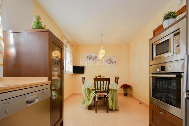 Foto fac80d8f-0dc4-4ad1-85f9-fc886a208c3a. Casa adossada amb aparcament a Atarfe