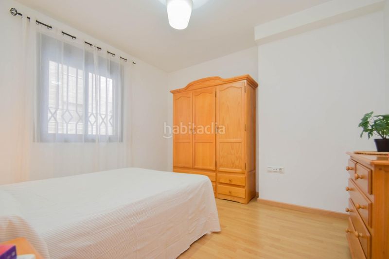 Foto 8db36e34-f382-480a-abeb-e7ead9f3a651. Pis a calle calle alcaparra 1 a Atarfe