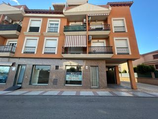 Lloguer Local Comercial  Paseo paseo redonda. Local comercial en alquiler con gran visibilidad junto a paseo d