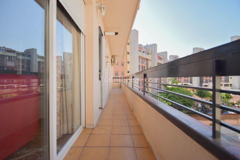 Foto 2a26850a-6e62-4c35-a037-b6c7e1eacc9d. Piso fantástico piso con balcón y piscina en barrio periodistas!! en Granada