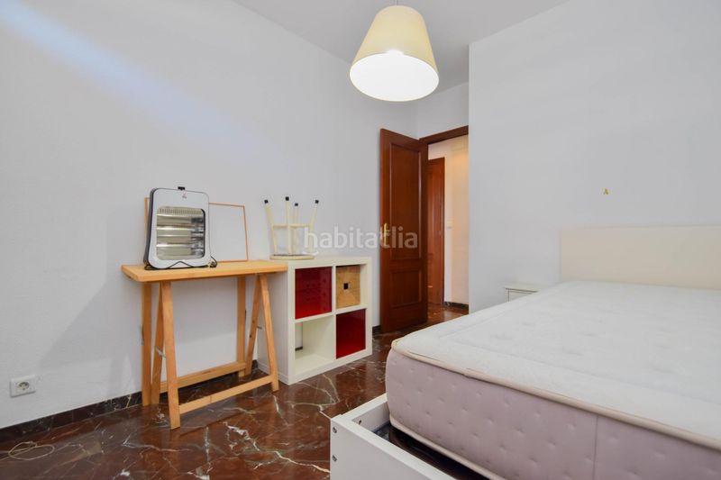 Foto 34566735-e695-4d24-add6-c6a8530b1b2a. Piso fantástico piso con balcón y piscina en barrio periodistas!! en Granada