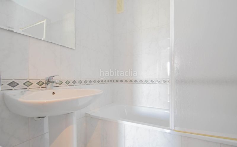Foto 378d3923-f032-4e55-bd74-233ba84daefc. Piso fantástico piso con balcón y piscina en barrio periodistas!! en Granada