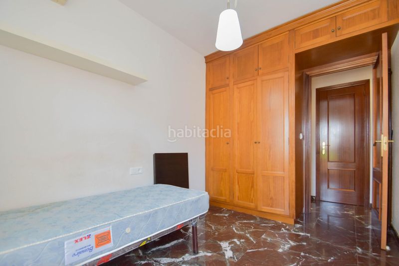 Foto 404584a2-a5b8-4f54-8d59-21aeca35ad05. Piso fantástico piso con balcón y piscina en barrio periodistas!! en Granada