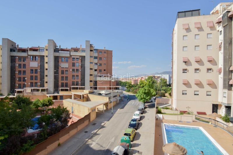 Foto 54c917b6-a1f1-4d62-97b8-4cf618df0471. Piso fantástico piso con balcón y piscina en barrio periodistas!! en Granada