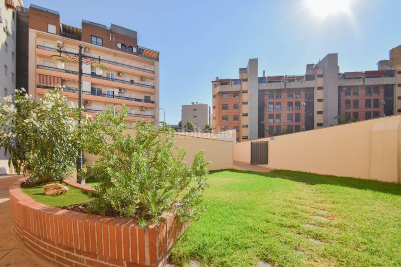 Foto 63df321e-b010-4623-8d95-cfcb945caffd. Piso fantástico piso con balcón y piscina en barrio periodistas!! en Granada