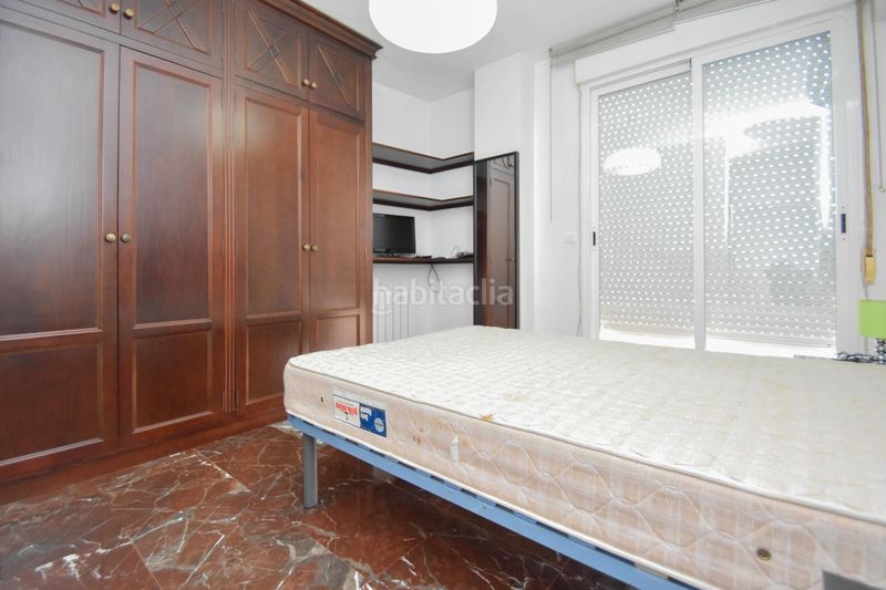 Foto bfd794d0-43ca-41ff-8ef3-7f4439f16b0c. Piso fantástico piso con balcón y piscina en barrio periodistas!! en Granada