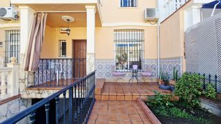 Reihenhaus  Calle del r�o darro. A la busqueda de una familia