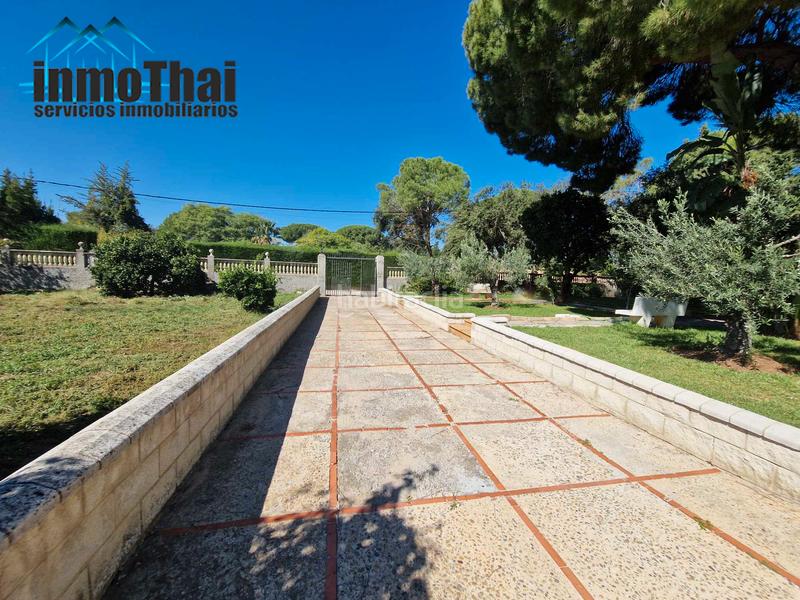 Foto adc11713-6089-41ec-b840-98bfef71bf21. Chalet con camino parcheggio piscina in Parque Atlántico - Ronda este Jerez de la Frontera
