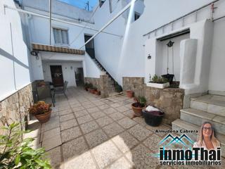 Casa en Calle san juan de dios 1. Finca con 3 viviendas en medina sidonia
