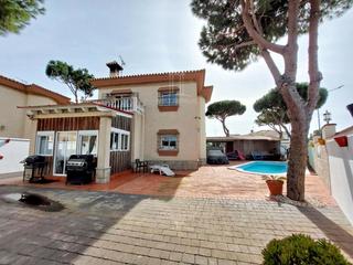 Chalet  Santa rosalia. Chalet independiente de 4 dormitorios y 3 baos con piscina priv