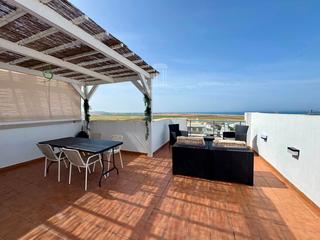 Casa adossada a Conil. Casa adosada bien cuidada con 3 dormitorios, 3 baños, garaje y p
