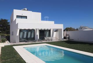 Chalet  Caceres. Villa con piscina, 4 dormitorios y 3 baos en zona tranquila de