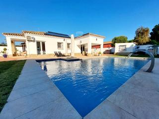 Chalet  N/a. Impresionante villa de 4 dormitorios, 3 baños, piscina privada c