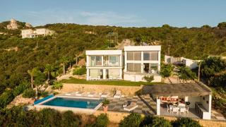 Chalet à Alemanes. Villa de diseño en una ubicación privilegiada con 4 dormitorios,