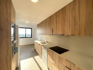 Rent Penthouse  Carrer de robert gerhard. Delante el parc del pescador, en pleno puerto.