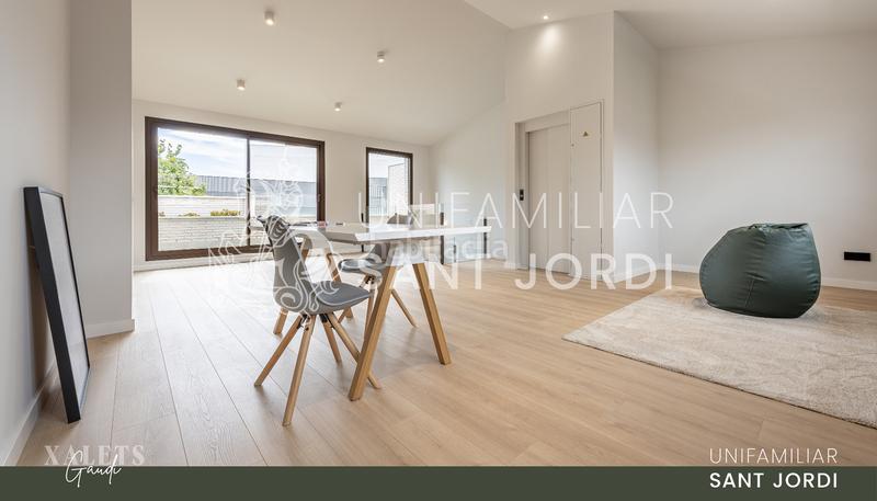 Foto 78d12e58-c6f0-46d3-a0d4-af1116870853. Xalet 380m<sup>2</sup> amb calefacció aparcament a Mestral Reus