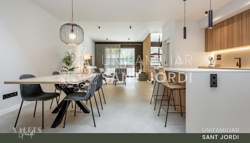 Foto cf905250-5f75-445e-963b-a04232b61190. Xalet 380m<sup>2</sup> amb calefacció aparcament a Mestral Reus