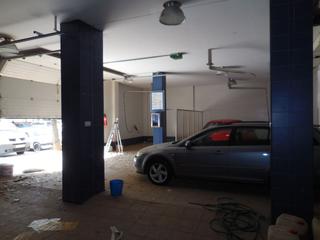 Local Comercial a Sector Sur. Lavadero con maquinaria para vender en poligono guadalquivir.