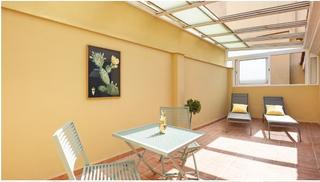 Àtic  Calle carretería. Estudio con terraza de 17 m2 en planta ático.