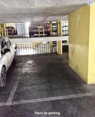Parking coche en Centro Histórico. Plaza de garraje en el centro , calle carreteria