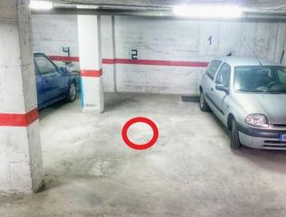 Aparcament cotxe  Juan de canderrera. Garaje para coche y moto en  capuchinos detrás del colegio de lo