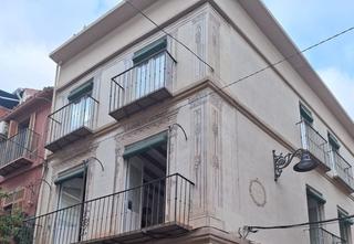 Lloguer Pis  Ollerias. Piso amueblado en edificio histórico rehabilitado
