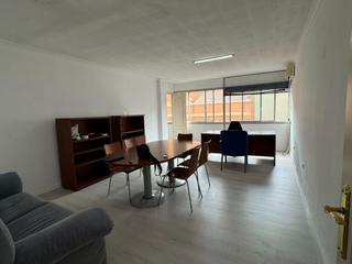 Location Bureau  Trinidad grund. Oficina amplia exterior en trinidad grund