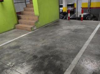 Aparcament cotxe  Adela quiguisola. Garaje amplio de facil acceso en zona trinidad