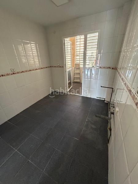 Foto ad5559f3-f6cc-40cd-9a33-bb867153e162. Piso en Parque Clavero Málaga