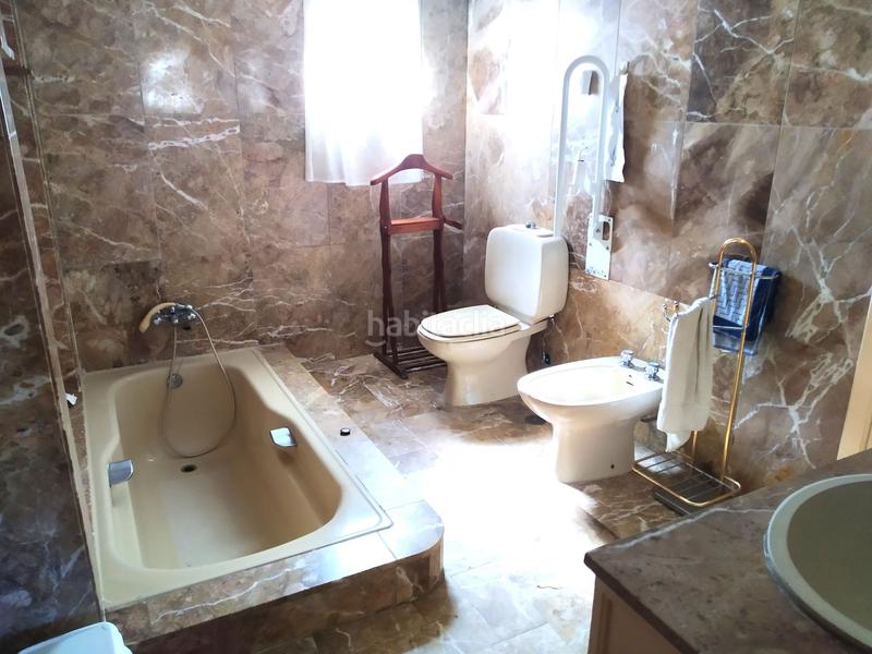 Foto f1c40978-d152-4b19-abfd-596833651835. Casa con parcheggio in Barrio de Ciudad Jardín Málaga