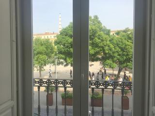 Location Appartement  Plaza merced. Piso exterior sin amueblar en edificio historico