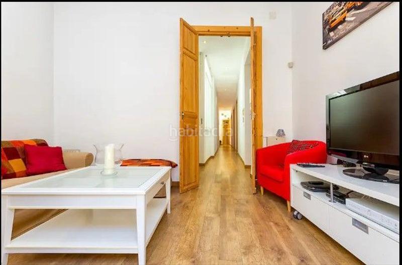 Foto 71338f39-5a9d-4500-8d97-e65a18ca4053. Piso  exterior, ubicado en la última planta de un edificio histórico rehabilitado en Málaga