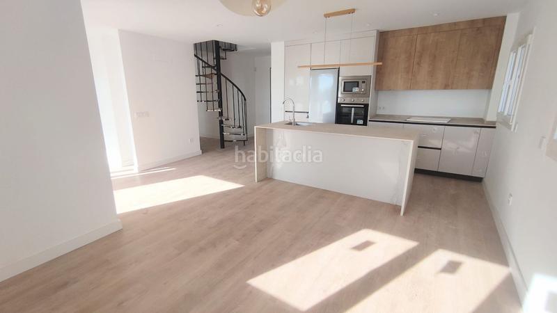 Foto afa0f817-bd6a-46cd-976a-d5176d4564a8. Zweistöckige wohnung mit pool in Montemar Torremolinos