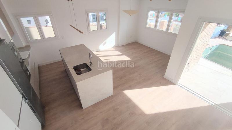 Foto d31fc837-19da-466b-a418-feb7554564e2. Zweistöckige wohnung mit pool in Montemar Torremolinos