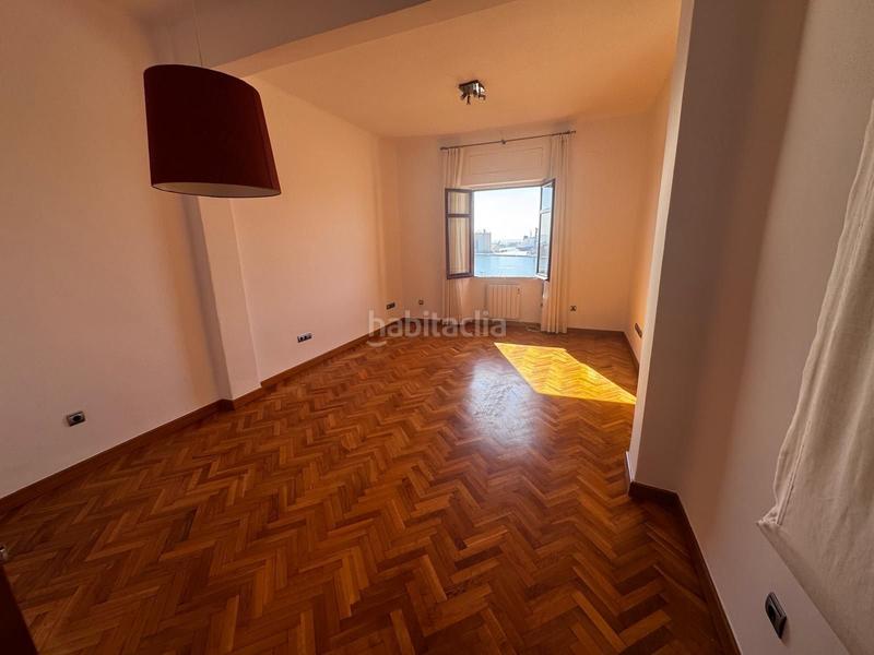 Foto 625f8ec0-43f8-4a29-bfd9-e15dd53344fe. Alquiler piso  en muelle heredia sin amueblar. en Málaga