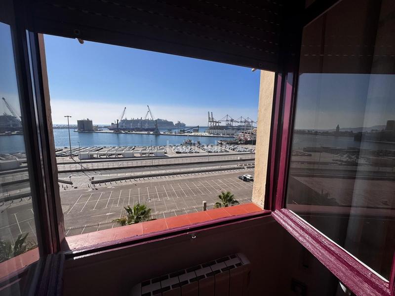 Foto 637abd3a-b0e2-48ce-aeb1-086c8d9bb71d. Alquiler piso  en muelle heredia sin amueblar. en Málaga