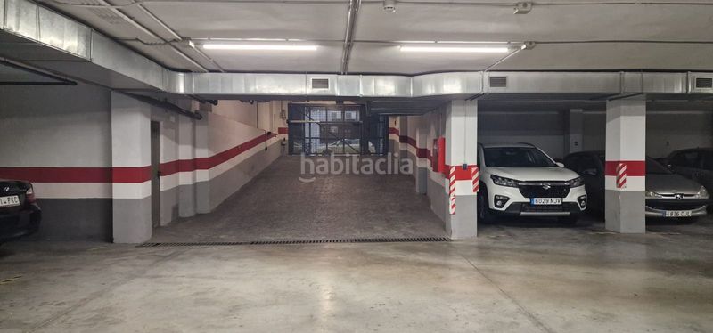 Foto 50561cef-de91-40d5-8488-bb5331e8df2c. Parking coche plaza de garaje en carrera de capuchinos, para coche y moto en Málaga