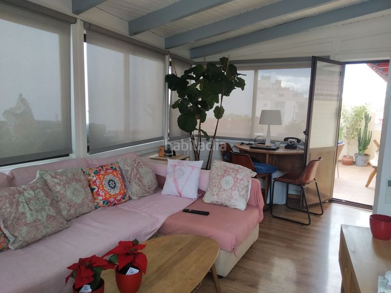 Foto 46dae221-38f3-467d-bd99-279a067c7cf6. Alquiler ático espectacular ático de un dormitorio con dos terrazas en el centp en Málaga