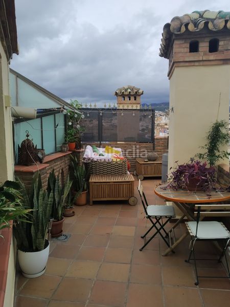 Foto 4f63250d-cb90-4d55-ad4e-76e90eeacbe1. Alquiler ático espectacular ático de un dormitorio con dos terrazas en el centp en Málaga