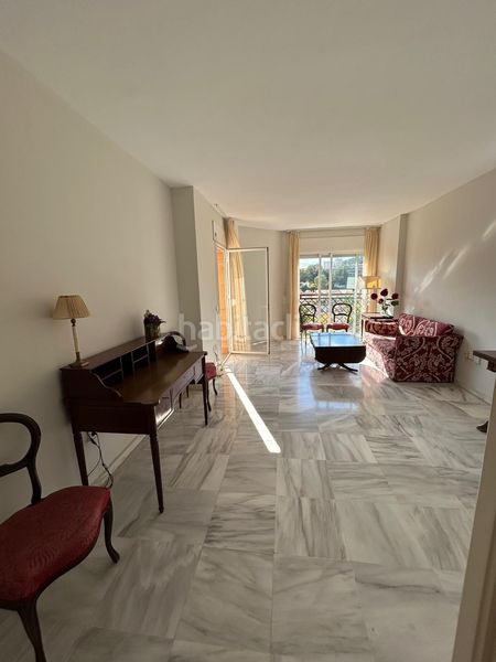 Foto 572ab315-7c07-4a30-92dc-b41384e81947. Pis amb piscina a Parque Clavero Málaga