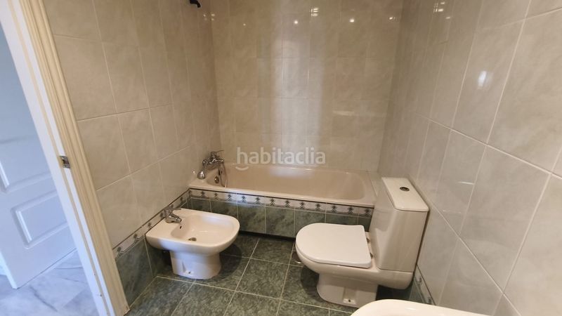 Foto 5d7b5be4-36b6-42c1-883d-765c4359764e. Pis amb piscina a Parque Clavero Málaga