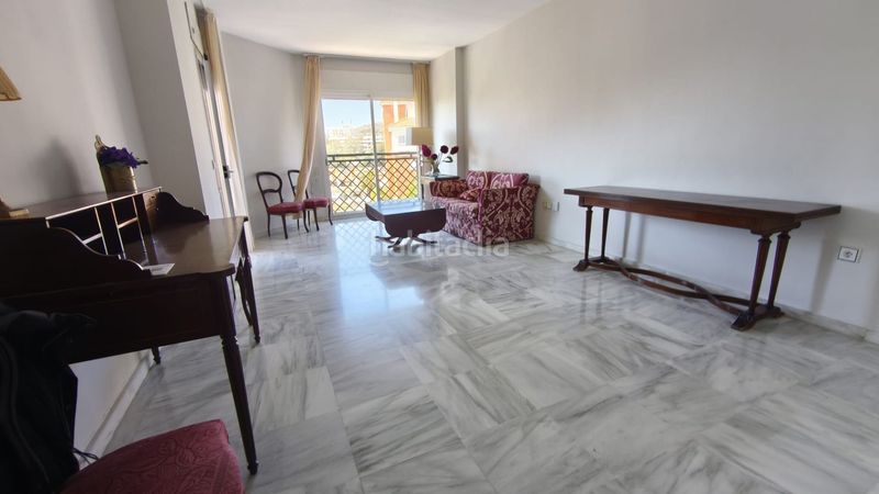 Foto a04049b9-09f8-4a9d-a2b6-edd10b316a47. Pis amb piscina a Parque Clavero Málaga