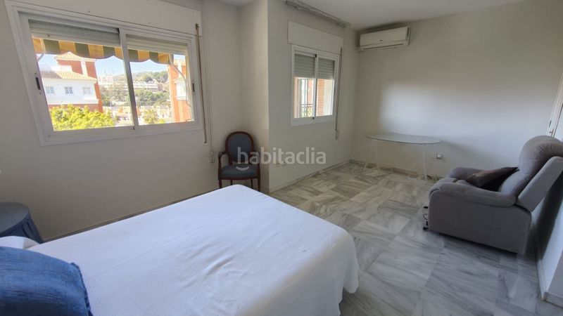 Foto ab6b9e03-ef87-4313-91a2-0d7c2ca66679. Pis amb piscina a Parque Clavero Málaga