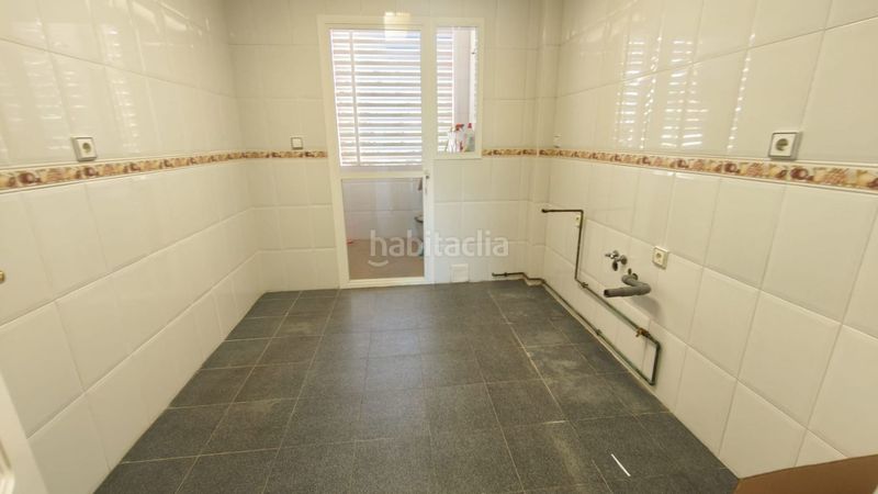 Foto ba4a70dc-4020-4504-aa19-b2c102d3e1ea. Pis amb piscina a Parque Clavero Málaga