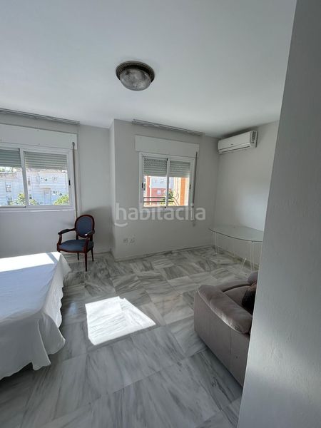 Foto edbe8680-af63-4462-93a9-a35b2e79982e. Pis amb piscina a Parque Clavero Málaga