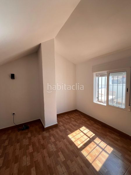 Foto fcaa0c56-a575-48fa-a8ed-432688f94918. Àtic a Parque Victoria Eugenia Málaga