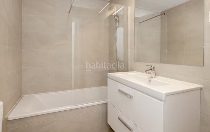 Foto 1f4b9933-fd08-46e8-b65c-5dc17ead2400. Pis amb calefacció piscina a Martiricos - La Roca - La Rosaleda Málaga