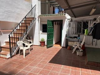 Casa adossada  Cruz verde. Edificio del año 1810 en el centro, bajo más 2 plantas y terraza
